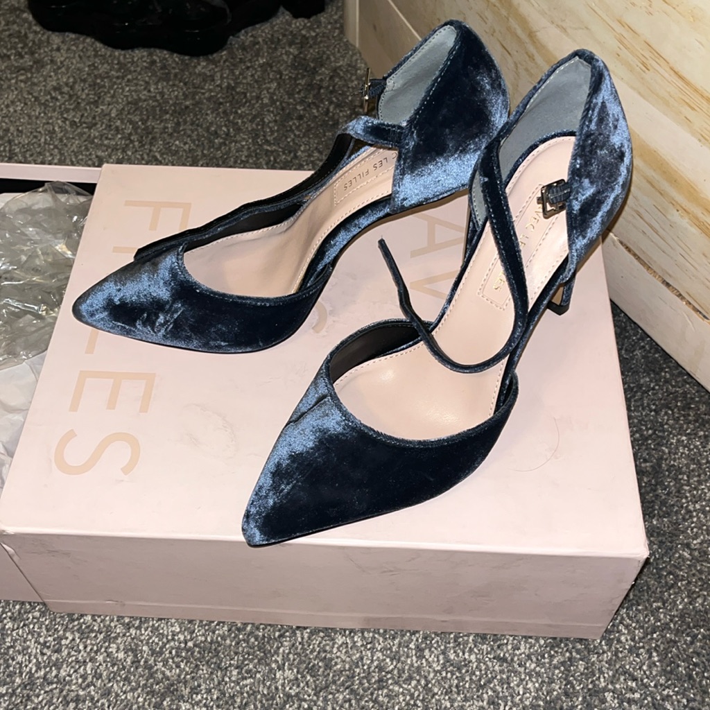 Avec Les Filles Heels